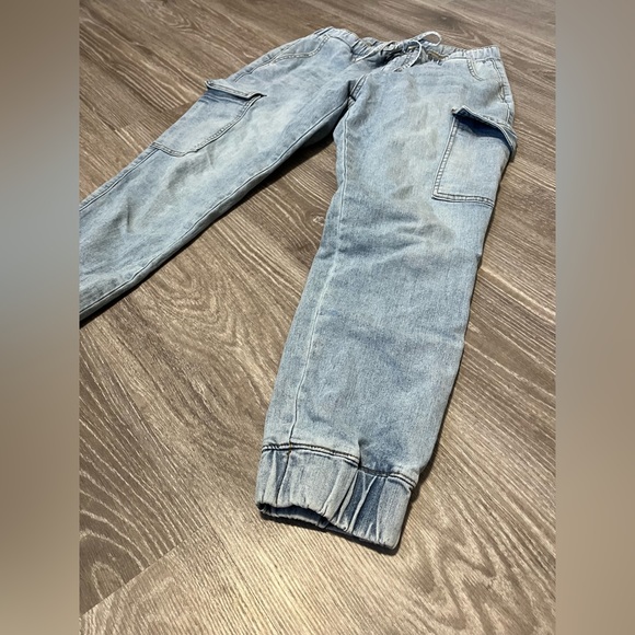 Almost Famous Mom Jogger Jeans - Picture 3 of 8